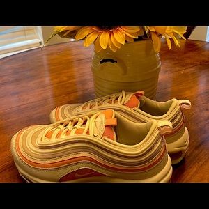 Ladies Nike air Max 97. IS Size 7.5 Gently used